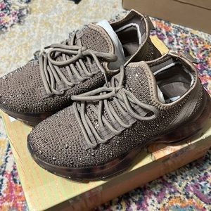 Very G hella sneakers